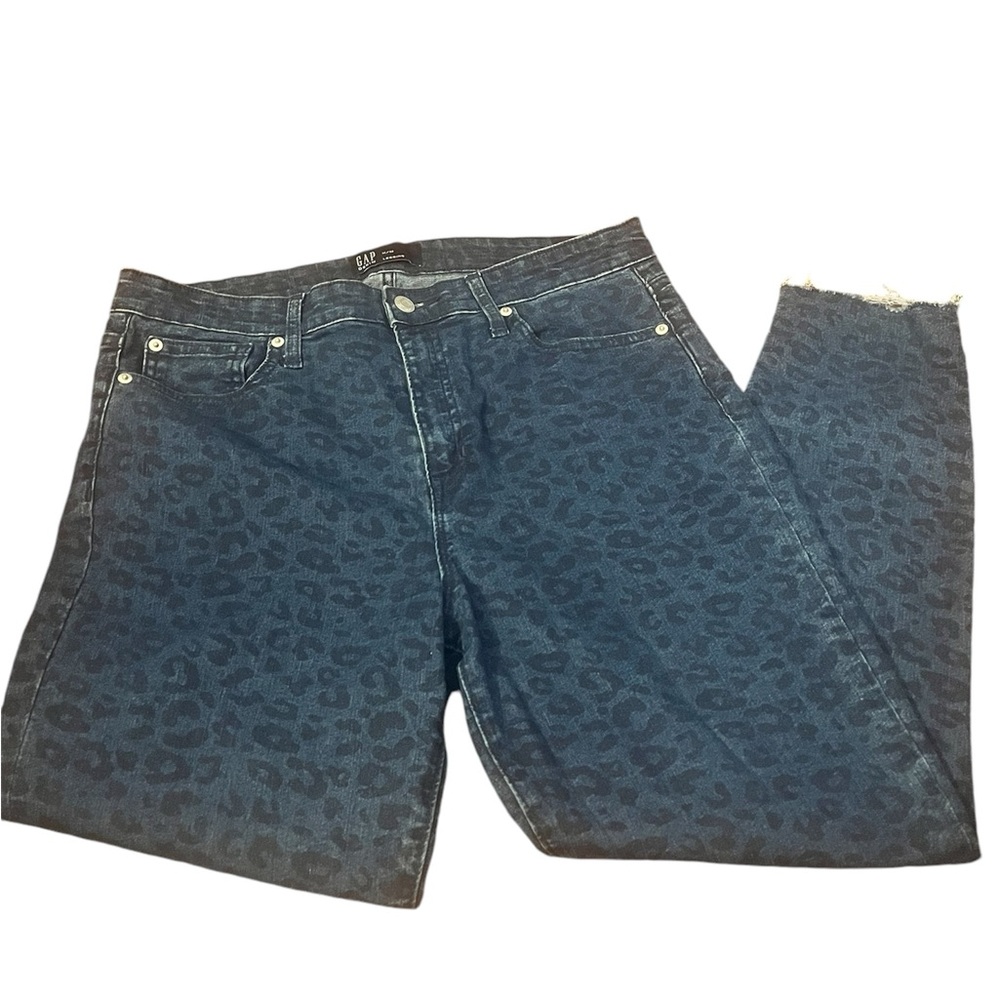 GAP Women’s stretchy jeans size 14/32